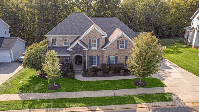 view of front of house featuring a front lawn