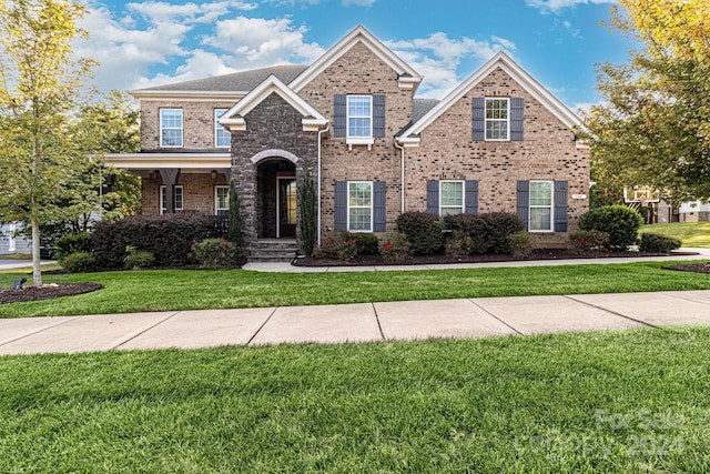 view of front of home featuring a front lawn