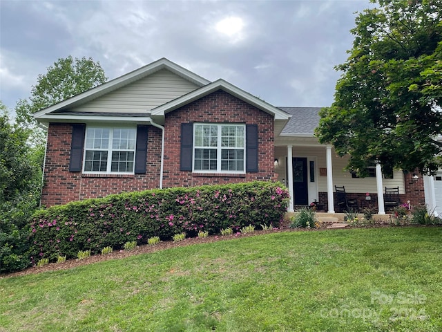 view of front of house featuring a front yard