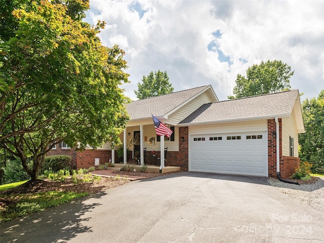 view of front facade featuring a garage