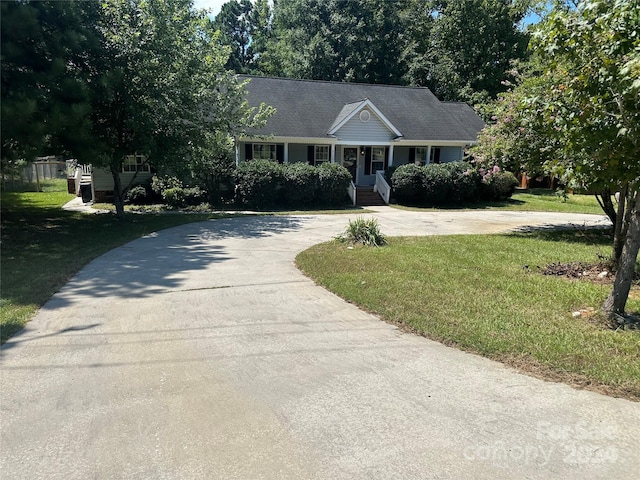 view of front of home featuring a front lawn