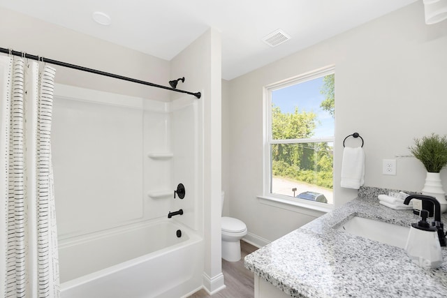 full bath featuring shower / bath combination with curtain, visible vents, toilet, wood finished floors, and baseboards