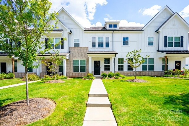 view of front of home with a front lawn