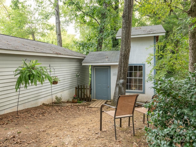 exterior space featuring an outbuilding