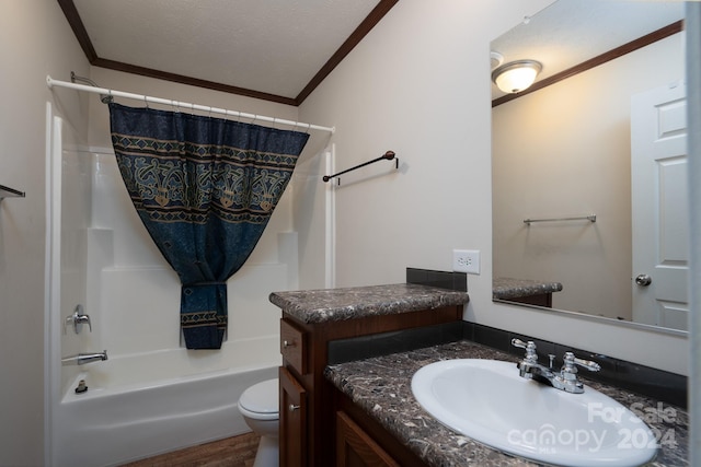 full bathroom featuring hardwood / wood-style floors, shower / tub combo with curtain, vanity, crown molding, and toilet