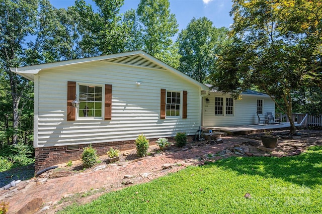 view of front of home with a patio area and a front lawn