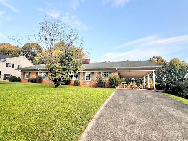 view of front facade featuring a front lawn and a carport