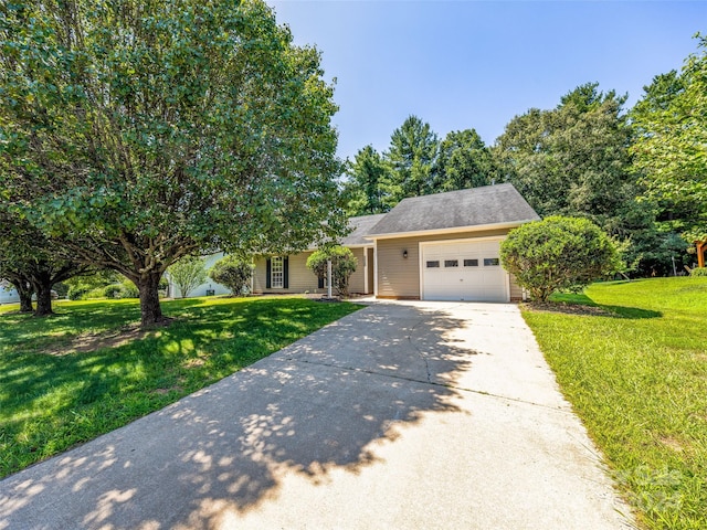 view of front facade featuring a garage and a front yard