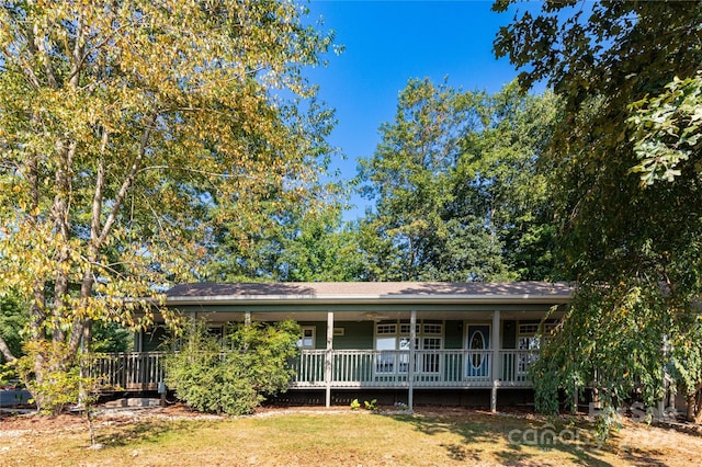 view of front of property featuring covered porch