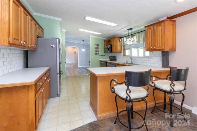 kitchen featuring a breakfast bar area, pendant lighting, light hardwood / wood-style flooring, kitchen peninsula, and stainless steel appliances