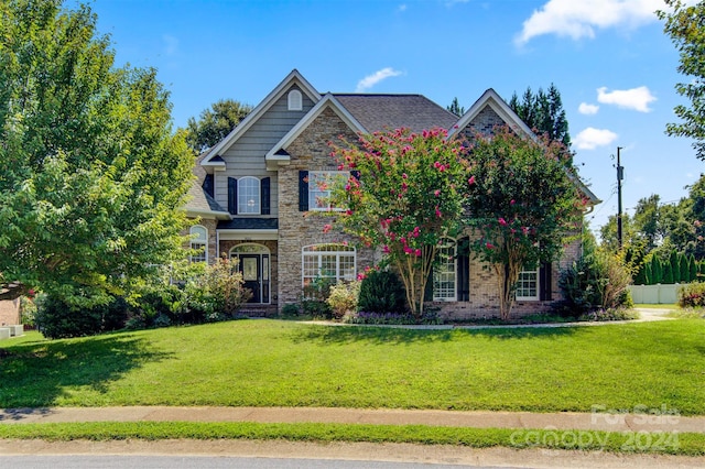 view of front of property with a front yard