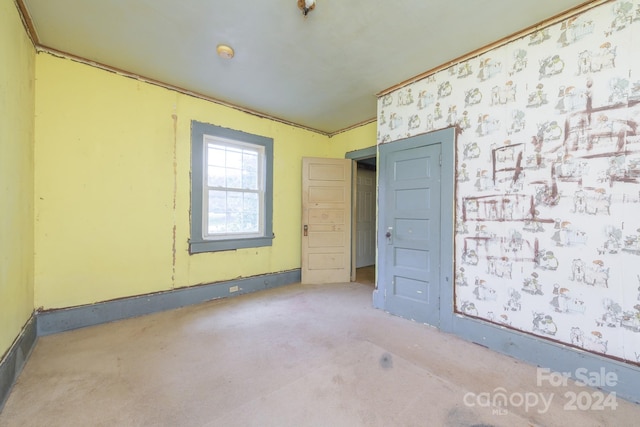 unfurnished room featuring carpet flooring