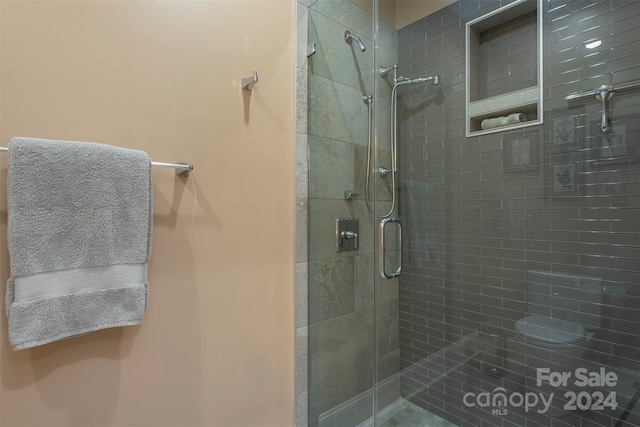 full bathroom featuring a stall shower