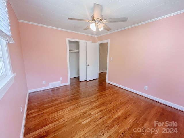 unfurnished bedroom with hardwood / wood-style flooring, a closet, and ceiling fan