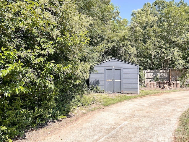 view of outbuilding