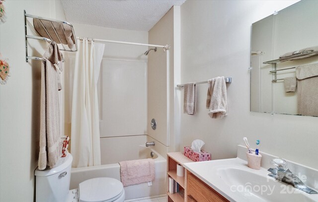 full bathroom with a textured ceiling, toilet, vanity, and shower / tub combo