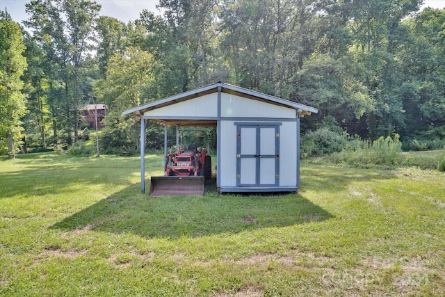 view of outdoor structure featuring a yard