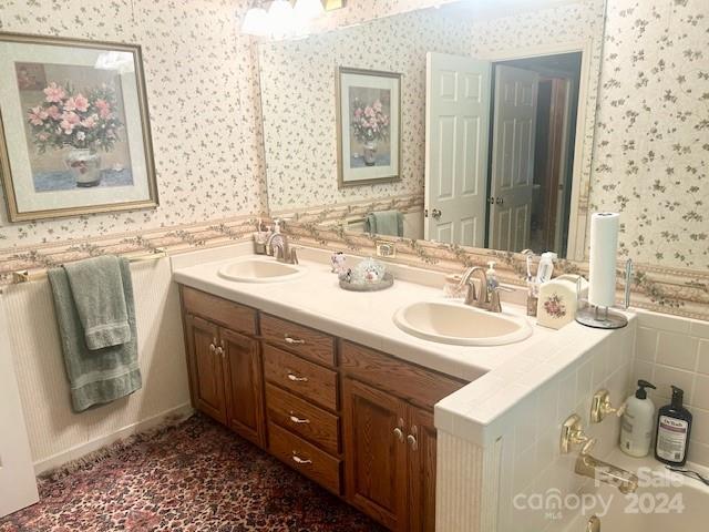 bathroom with vanity