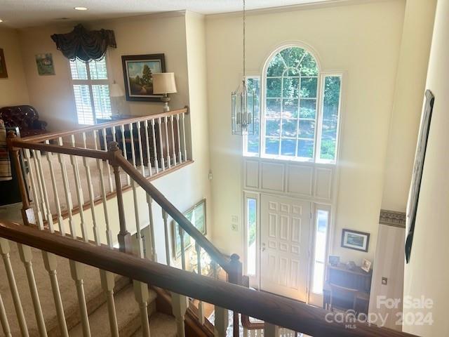 entryway with a notable chandelier