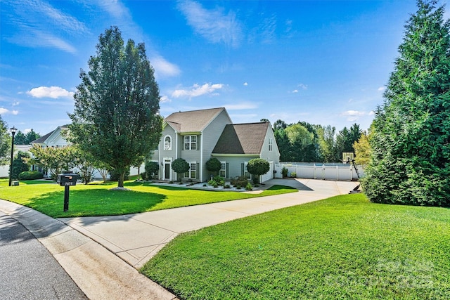 view of front facade featuring fence and a front lawn