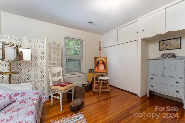 404 Montreat Rd, Black Mountain, NC 28711 - sitting room with hardwood / wood-style floors and visible vents