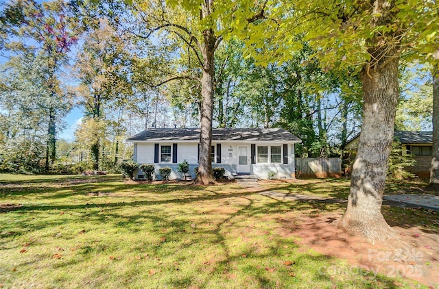 ranch-style home with a front yard