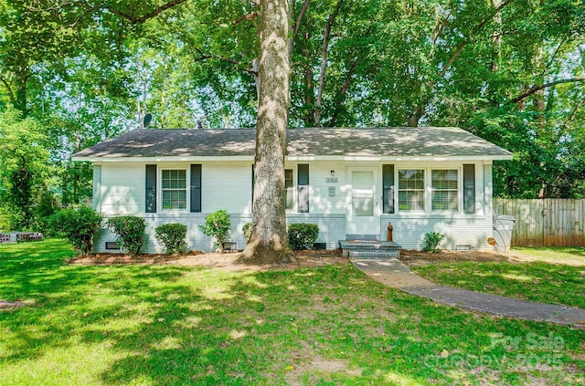 ranch-style home featuring a front yard