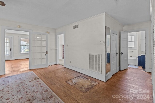 foyer entrance featuring hardwood / wood-style flooring and crown molding