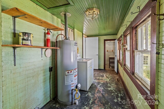 utility room with water heater and washer / dryer