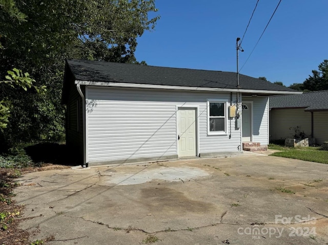 view of front of property