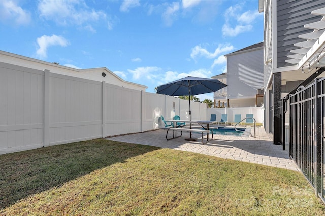 view of yard with a patio