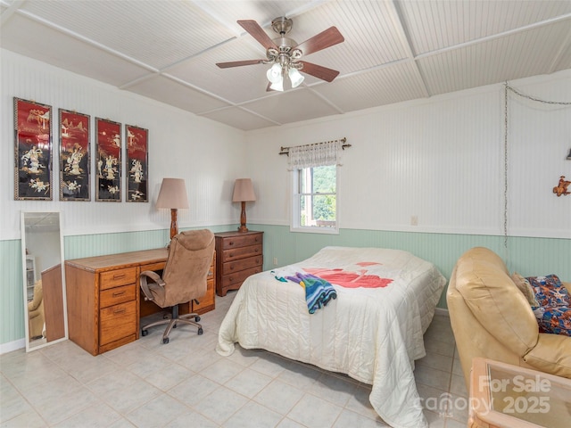 bedroom featuring ceiling fan