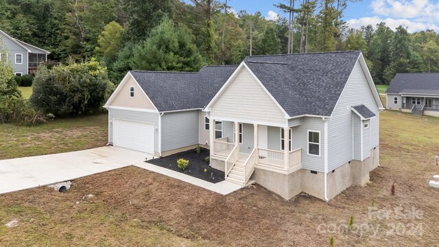 view of front of home featuring a front yard and covered porch