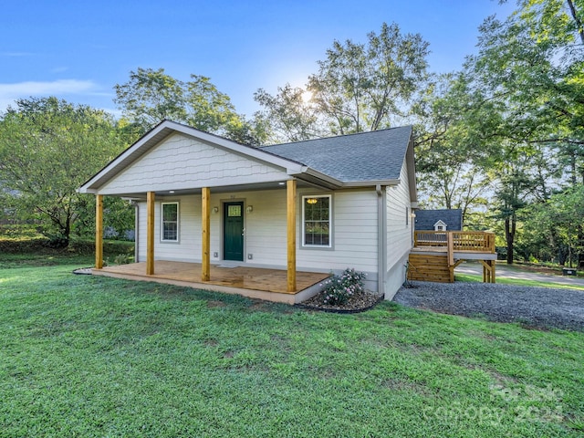 view of front of house featuring a front lawn and a porch