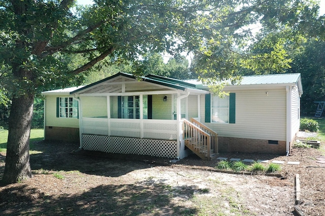 manufactured / mobile home with a porch and crawl space