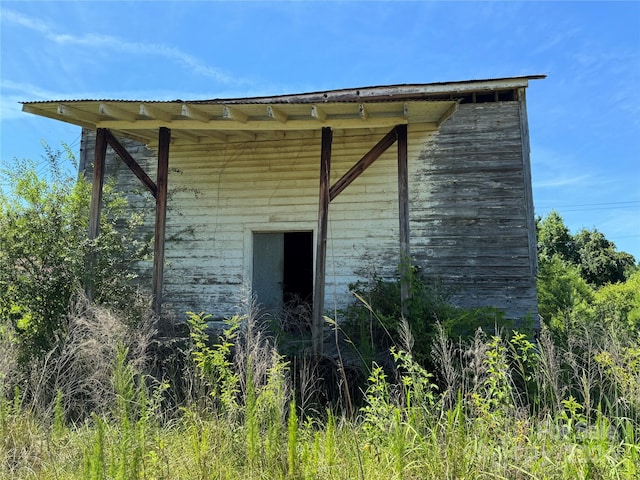 view of outdoor structure