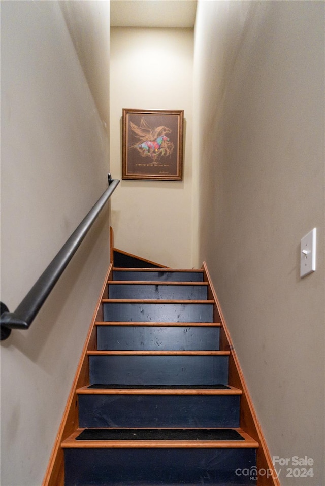 10235 Mount Holly Rd, Charlotte, NC 28214 - view of stairway