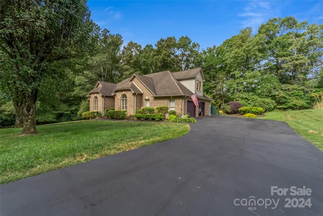 10235 Mount Holly Rd, Charlotte, NC 28214 - view of front facade featuring a front yard and a garage