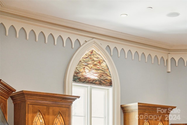 details featuring crown molding