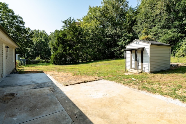 view of yard featuring a patio area and an outdoor structure