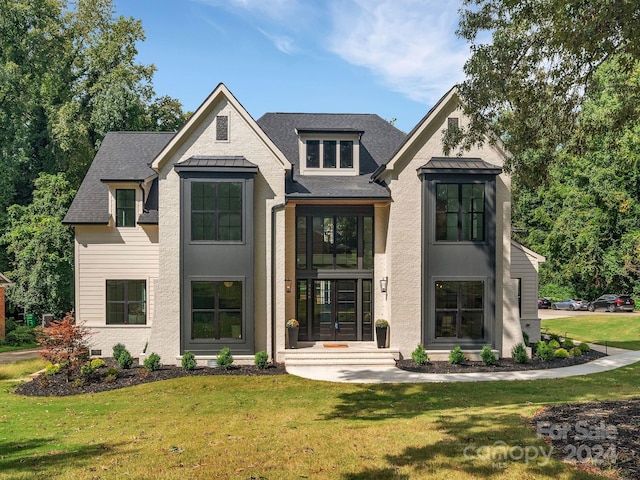 view of front of house featuring a front lawn