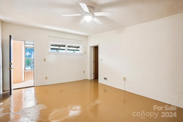 unfurnished room featuring ceiling fan and a textured ceiling