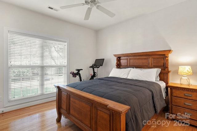 bedroom featuring visible vents, light wood-style floors, and ceiling fan