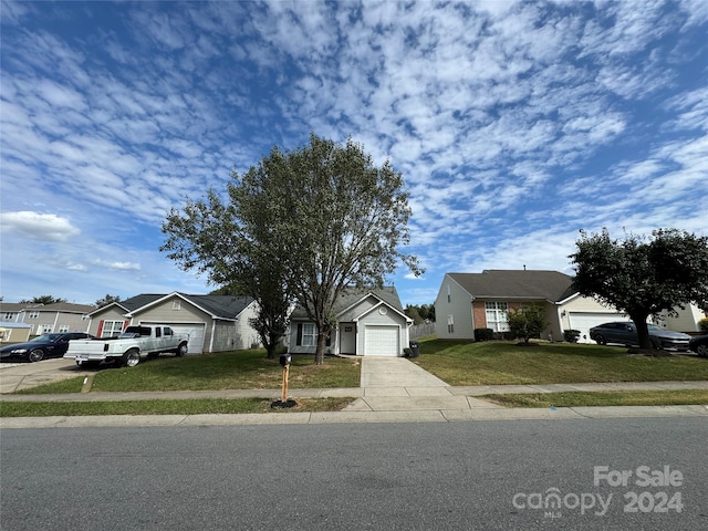 view of front of home featuring a front yard and a garage