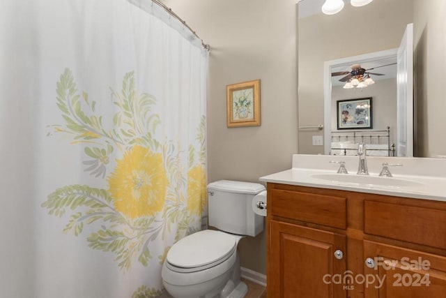 bathroom with a shower with curtain, ceiling fan, toilet, and vanity