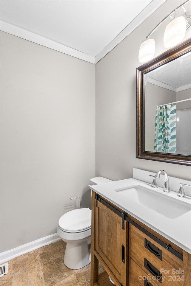 bathroom featuring a shower with curtain, toilet, crown molding, and vanity