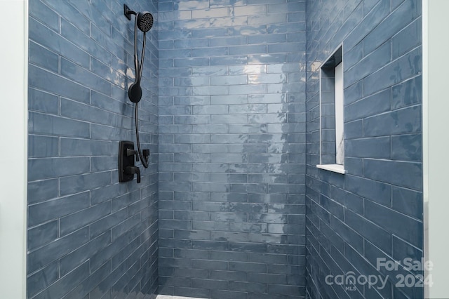 bathroom featuring tiled shower