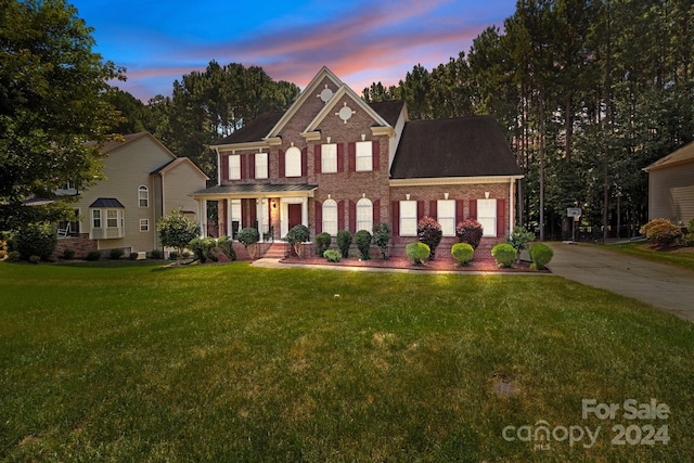 view of front of home featuring a yard