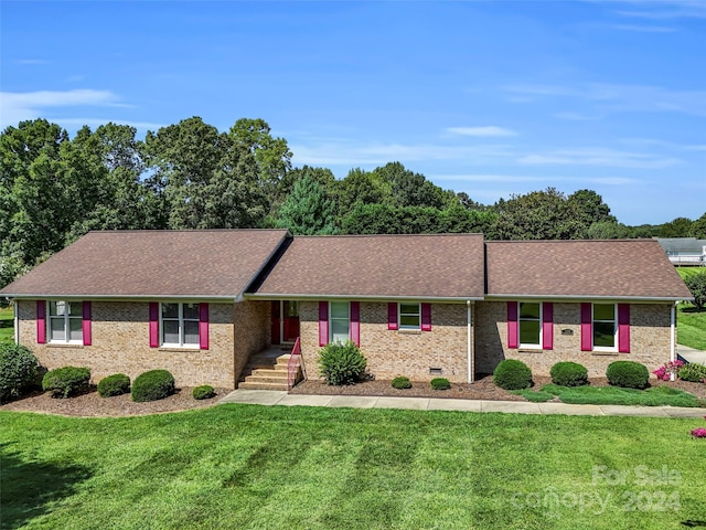 single story home featuring a front yard