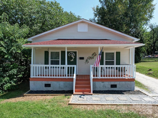 view of front of house featuring a front yard